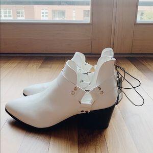 White ankle boots - forever 21 - never been worn!
